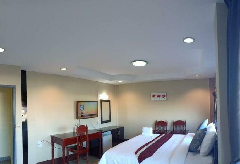 스탠다드 발코니 스튜디오, Submukda Phoomplace