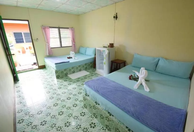 اتاق استاندارد چهار تخته, Mukda Guesthouse