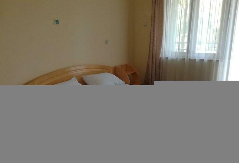 اتاق راحتی سه تخته, Garni Hotel Lupus