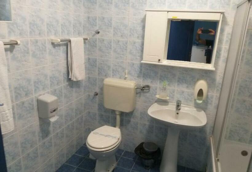 استودیوی استاندارد, Garni Hotel Lupus