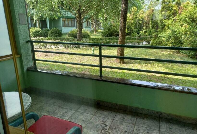 إستوديو قياسى, Garni Hotel Lupus