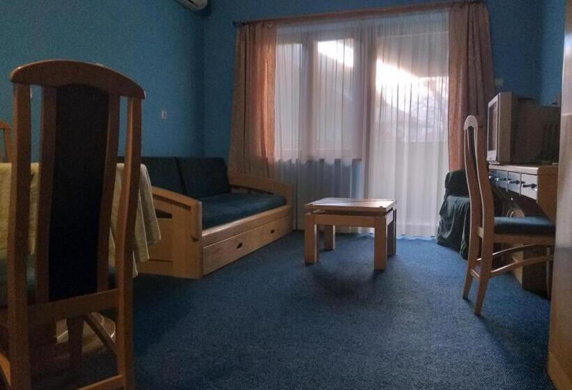 اتاق راحتی سه تخته, Garni Hotel Lupus