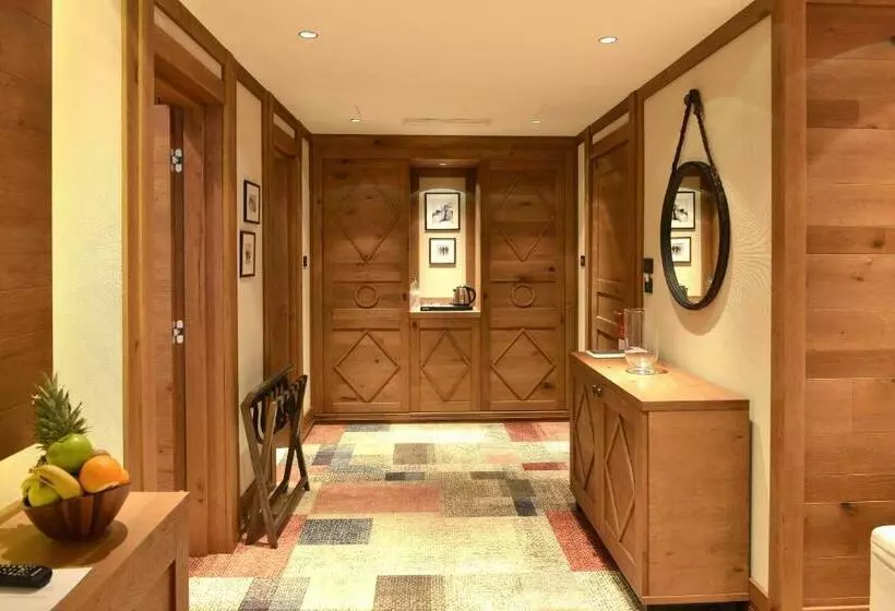 سوئیت پریمیوم, Grey Hotel Kopaonik