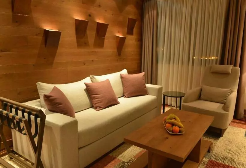 سوییت لوکس, Grey Hotel Kopaonik