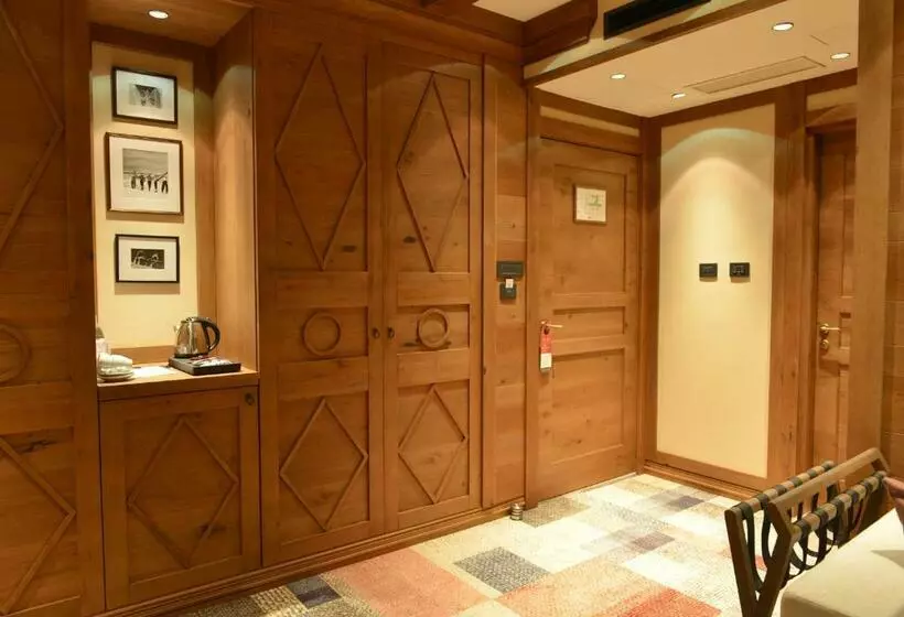 سوییت لوکس, Grey Hotel Kopaonik