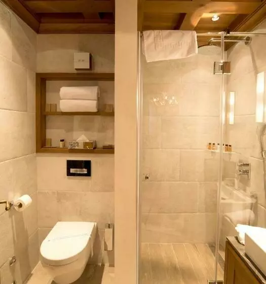 سوییت لوکس, Grey Hotel Kopaonik