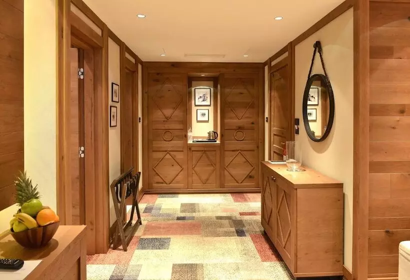 سوییت لوکس, Grey Hotel Kopaonik