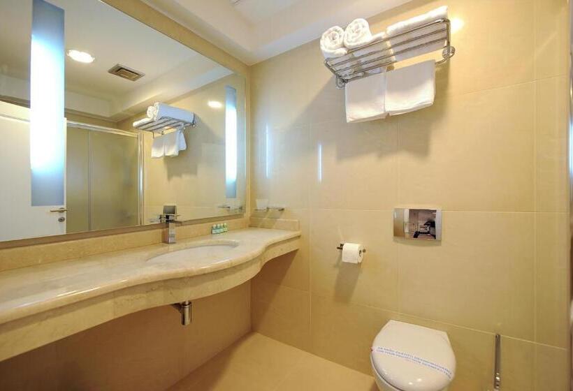 Superior Værelse, 1000 Ruza