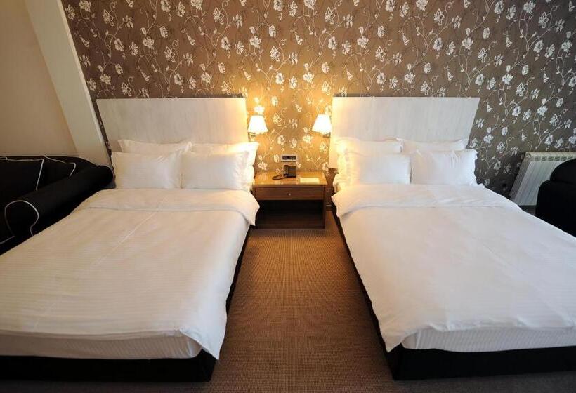 Superior Værelse, 1000 Ruza