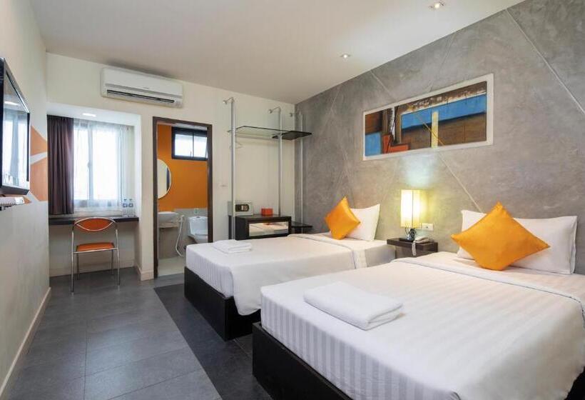 스탠다드 룸, At Border