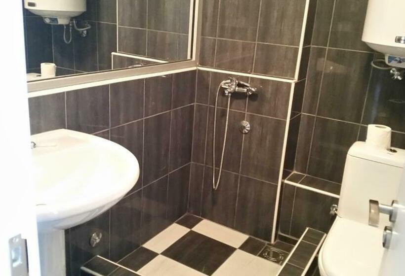 חדר משפחתי, B&b Stadion