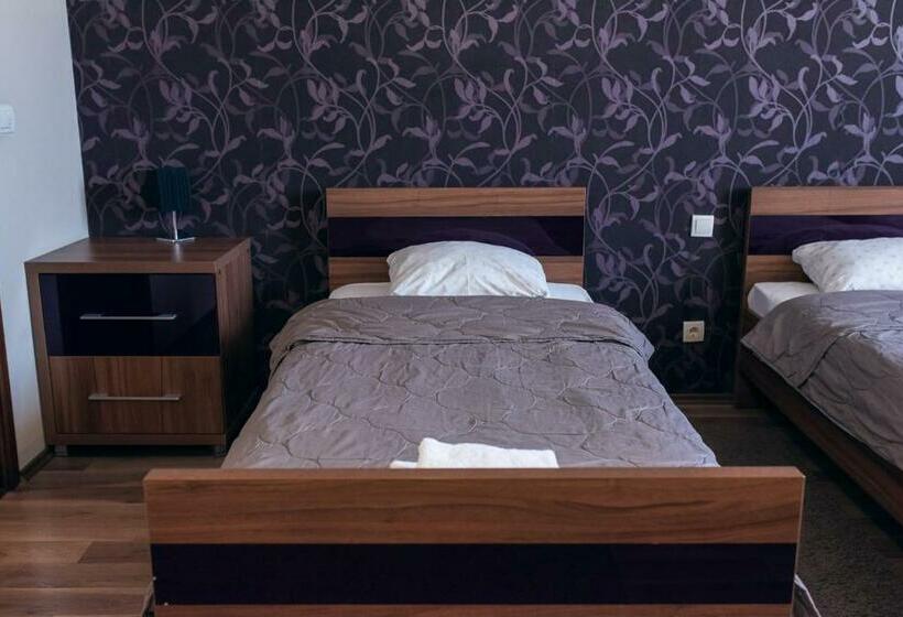 اتاق سوپریور با چشم‌انداز باغ, Euforia Lounge