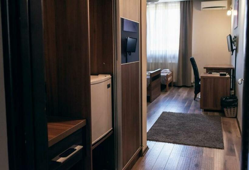 اتاق سوپریور با چشم‌انداز باغ, Euforia Lounge