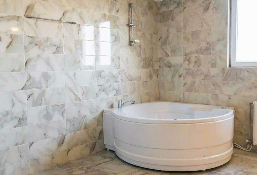 سوئیت با وان آب گرم, Euforia Lounge