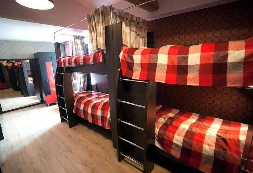 공동 객실, Smile Hostel