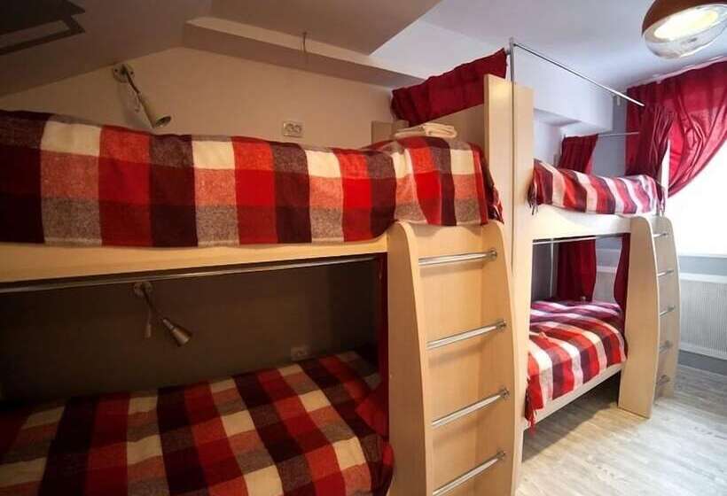 Кровать в Общей Комнате, Smile Hostel