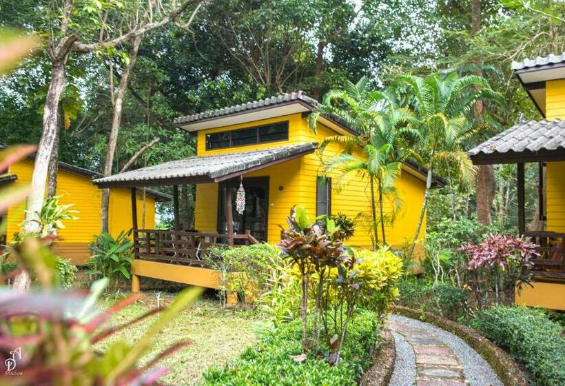 Бунгало Deluxe, Garden Of Joy Resort