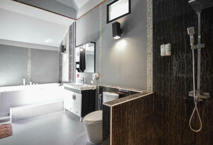 Номер Deluxe, The Grace Amphawa