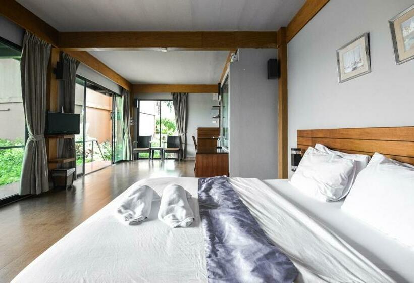 스탠다드 룸 킹사이즈 침대, The Grace Amphawa