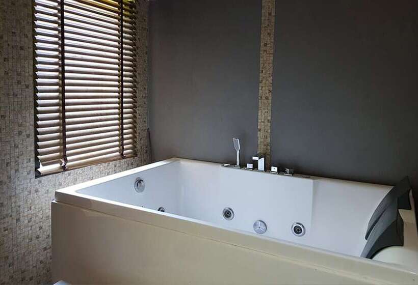 Номер Deluxe, The Grace Amphawa