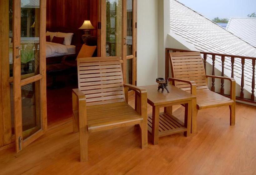 غرفة قياسية ثلاثية مزودة بتراس, Scent Of Sukhothai Resort