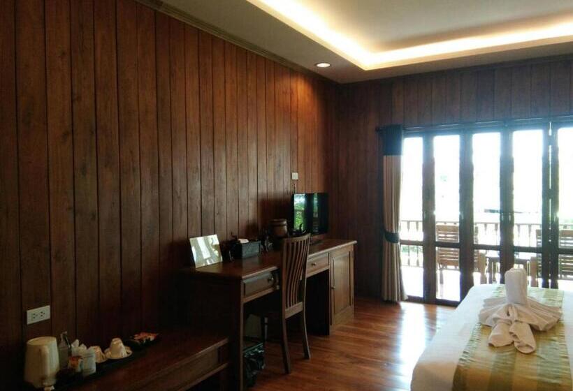 غرفة قياسية ثلاثية مزودة بتراس, Scent Of Sukhothai Resort