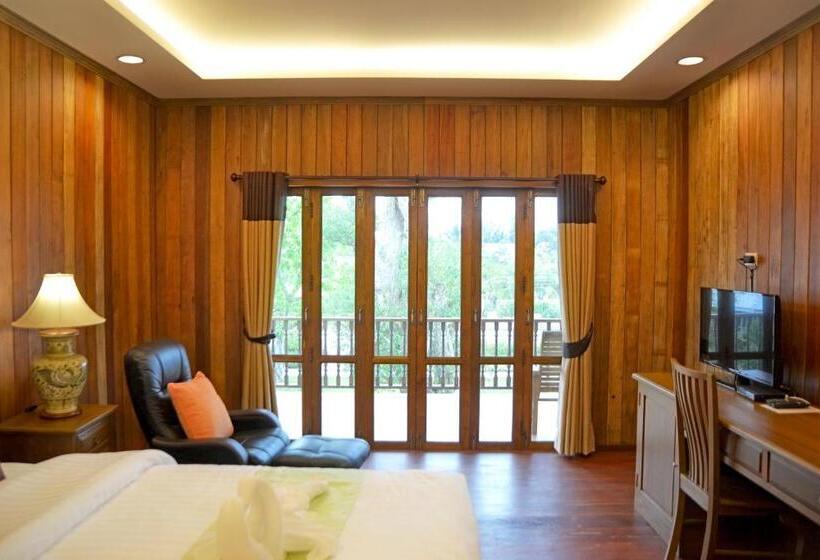 غرفة قياسية ثلاثية مزودة بتراس, Scent Of Sukhothai Resort