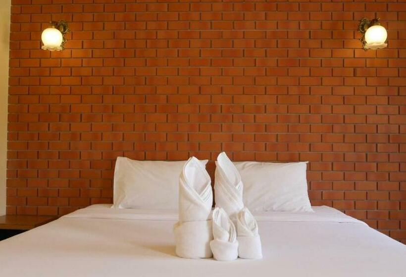 带花园景观和一个卧室的别墅, Wangpla Villa Resort