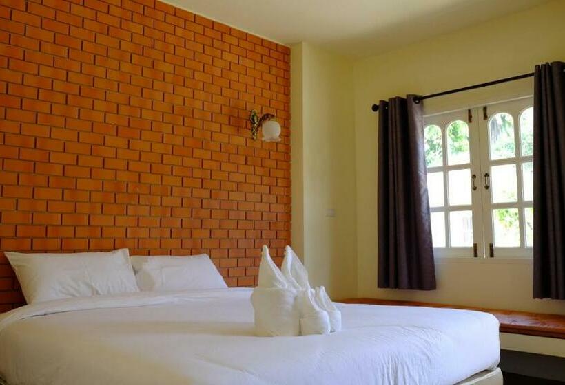 带花园景观和一个卧室的别墅, Wangpla Villa Resort