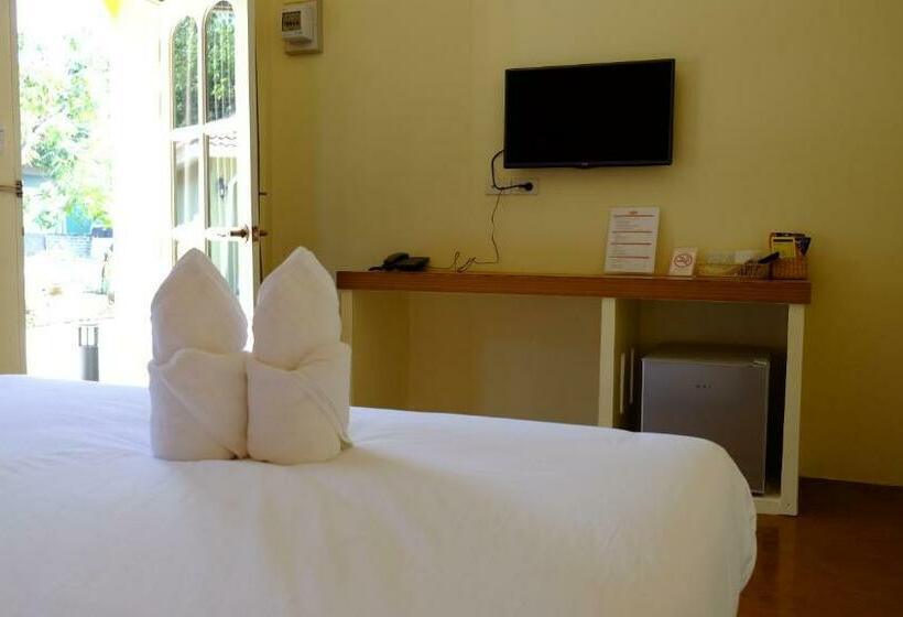 带花园景观和一个卧室的别墅, Wangpla Villa Resort