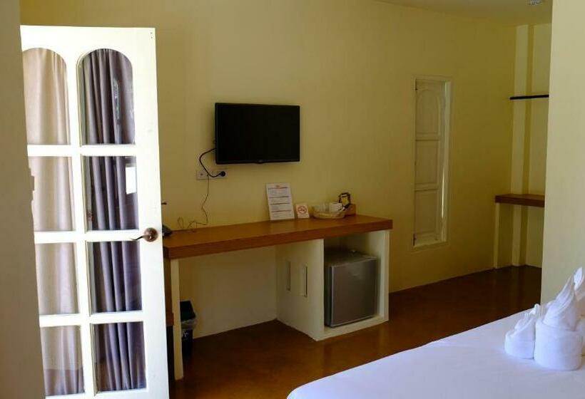 带花园景观和一个卧室的别墅, Wangpla Villa Resort