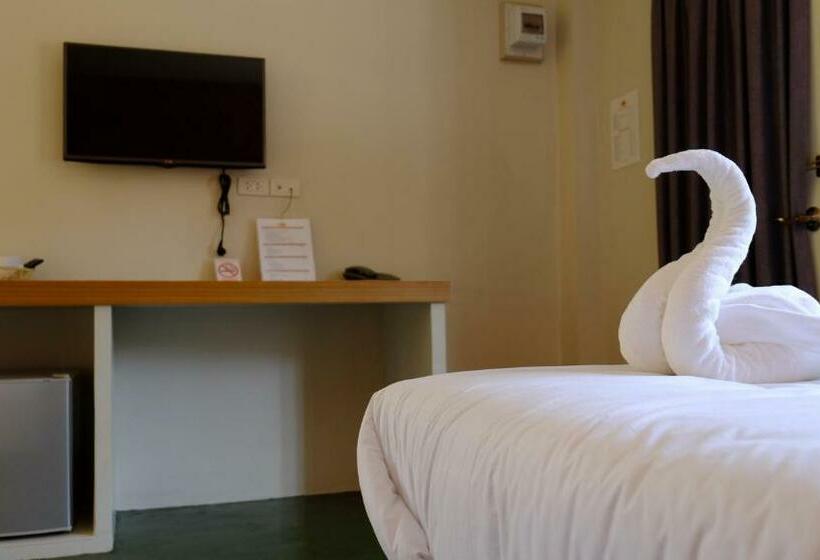 带花园景观和一个卧室的别墅, Wangpla Villa Resort