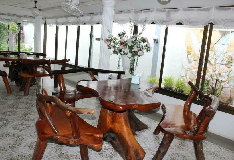 Номер Deluxe, White Elephant Resort