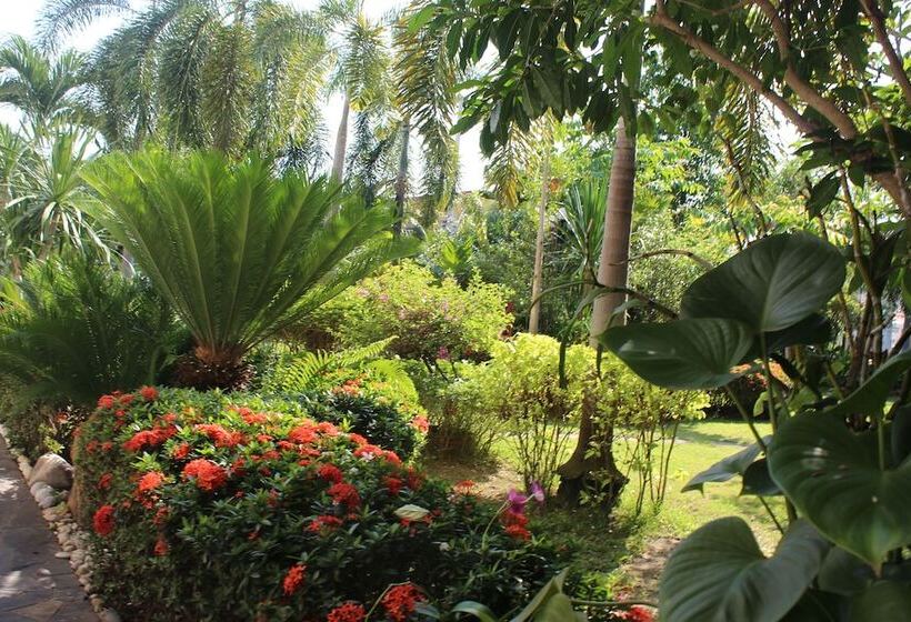 Семейный Номер Вид на Сад, White Elephant Resort