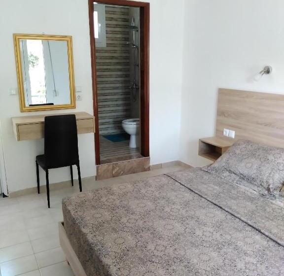 패밀리 룸, Dimitra Sun