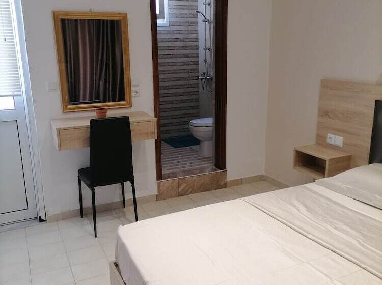 패밀리 룸, Dimitra Sun