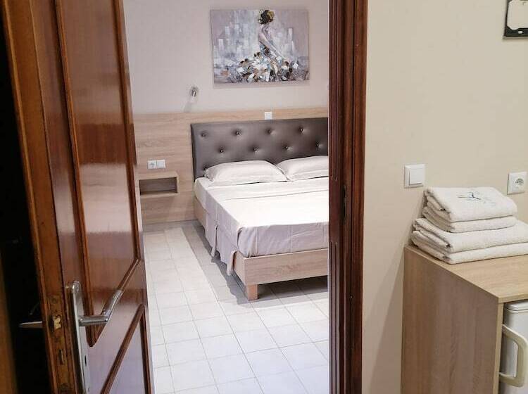 패밀리 룸, Dimitra Sun