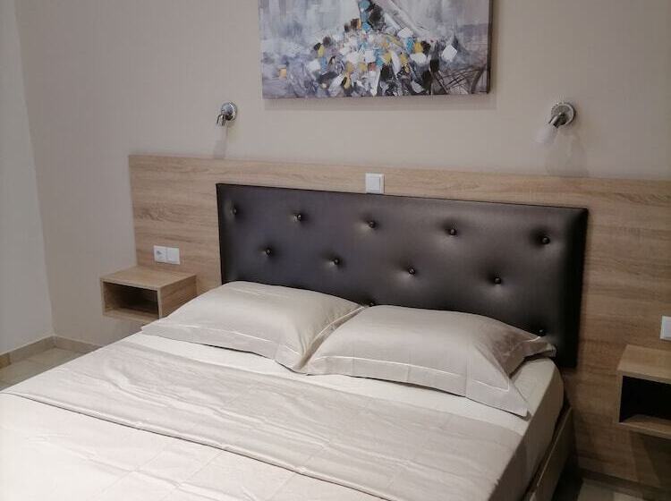 패밀리 룸, Dimitra Sun