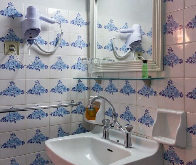 اتاق استاندارد با چشمانداز باغ, Elefteria