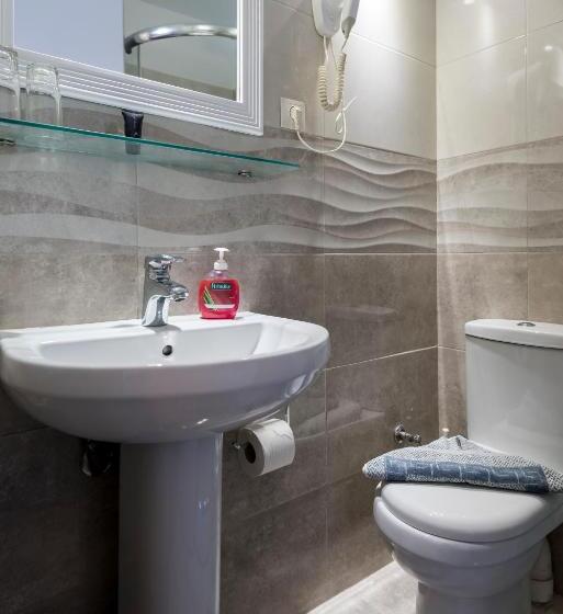 استودیو خانوادگی, Elefteria