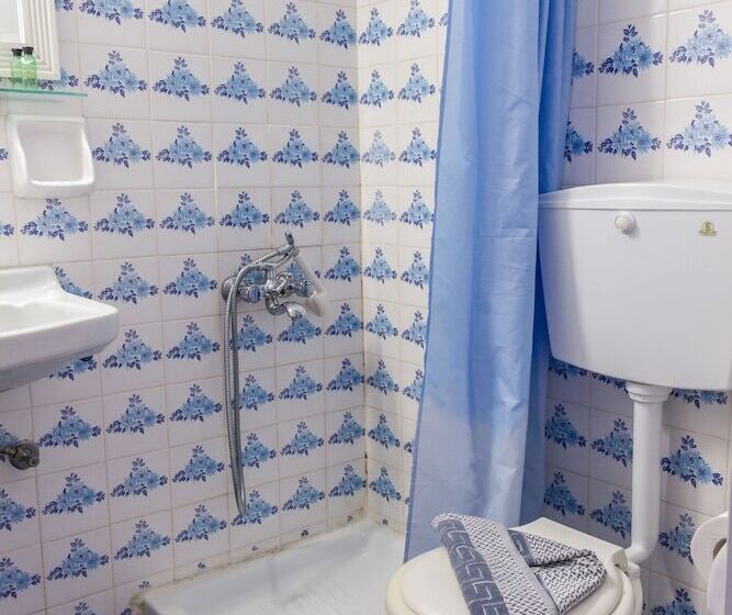 اتاق استاندارد سه تخته با چشمانداز باغ, Elefteria