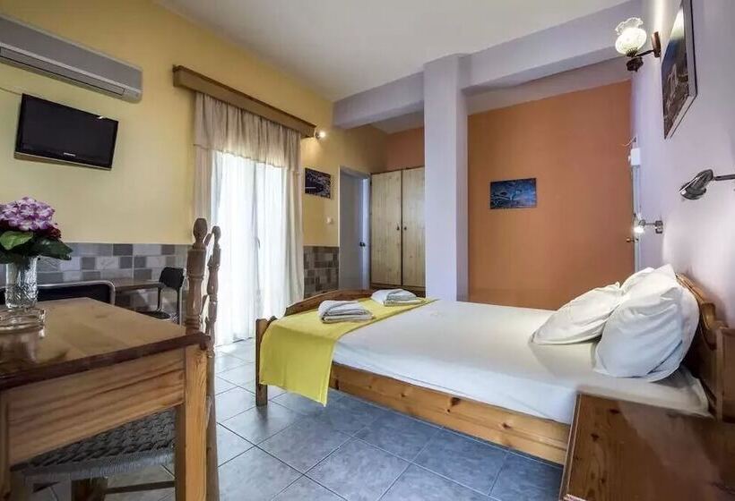 استودیو استاندارد با چشمانداز باغ, Elefteria