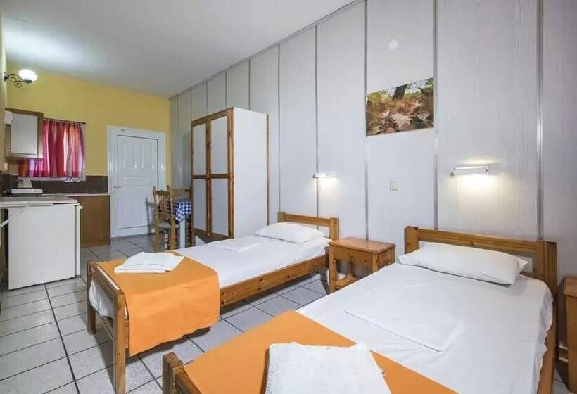 استودیوی لوکس, Elefteria