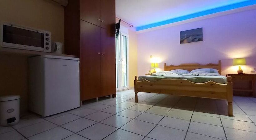 استودیوی لوکس, Elefteria