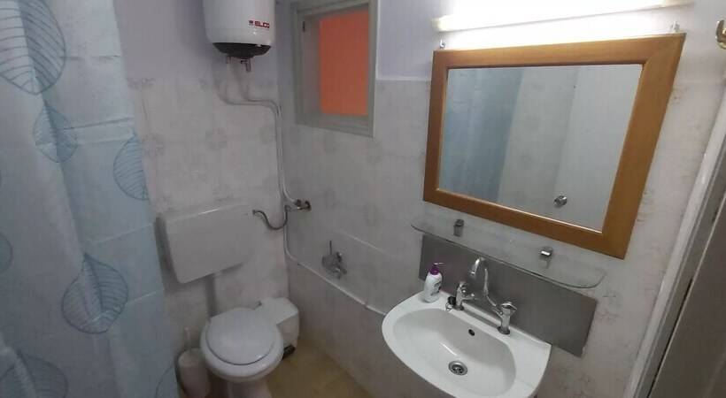 استودیوی لوکس, Elefteria