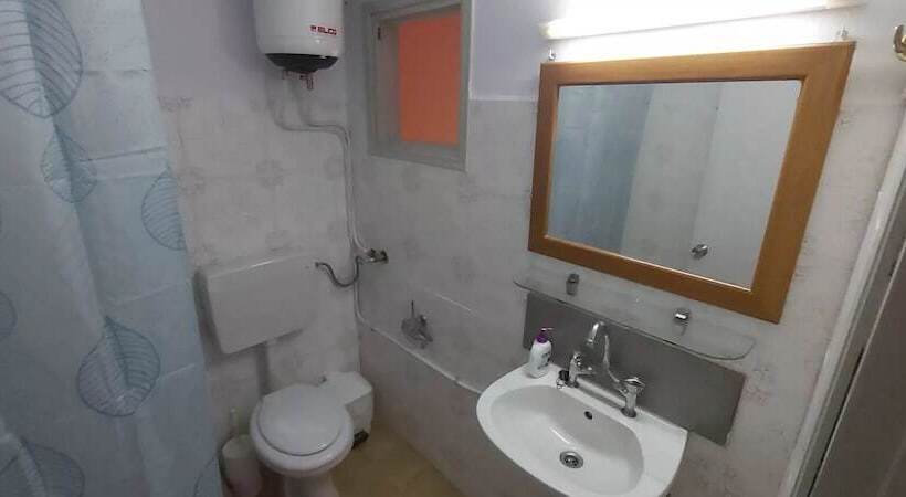 استودیوی لوکس, Elefteria