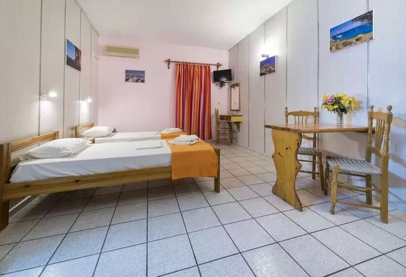 استودیوی لوکس, Elefteria