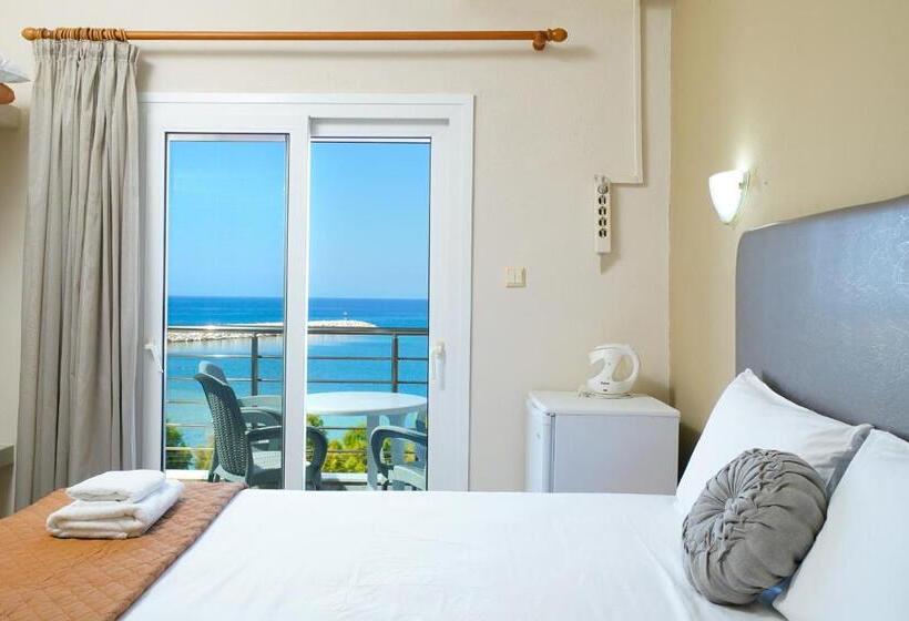 景色の見えるスタンダード4人部屋, Papageorgiou