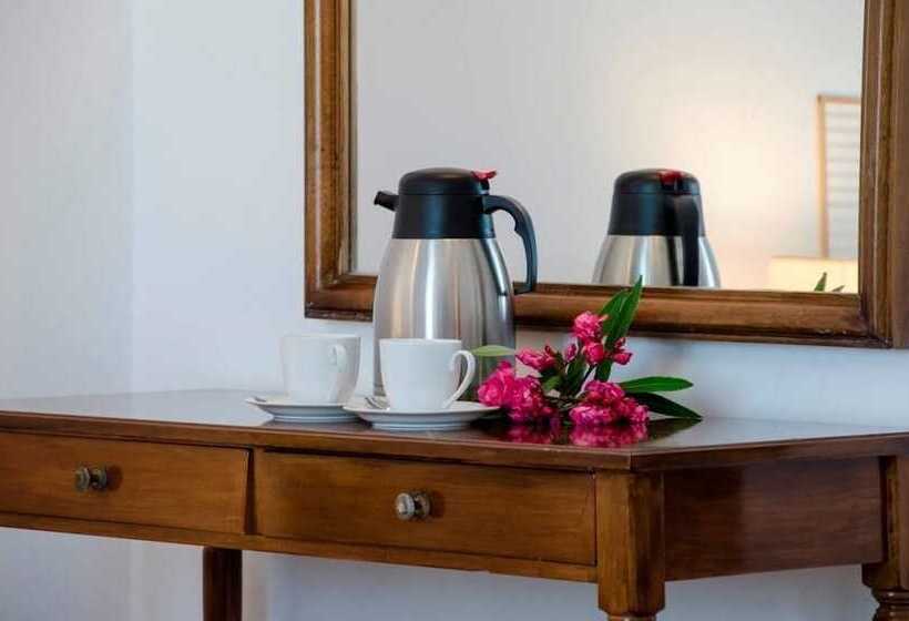 جناح جونيور مطلّ علي البحر, Paradiso Resort