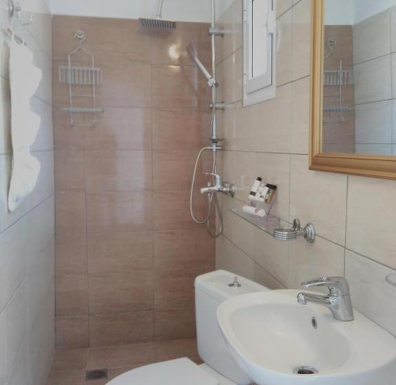 חדר משפחתי, Ionio Gastronomy Suites